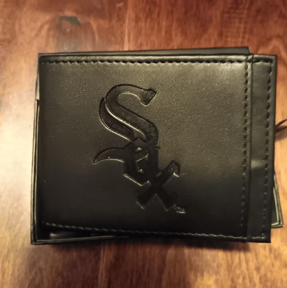 Chicago Whitesox Front Pocket Wallet with RFID Blocking NIB